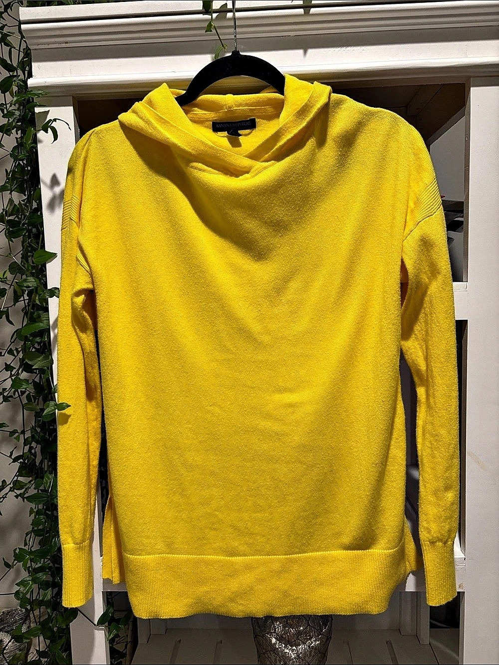 Banana Republic Hoodie Sweater in Yellow Size Medium